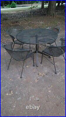 Vintage White Wrought Iron Patio Furniture Set Table & 4 Barrel Back Chairs