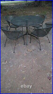 Vintage White Wrought Iron Patio Furniture Set Table & 4 Barrel Back Chairs